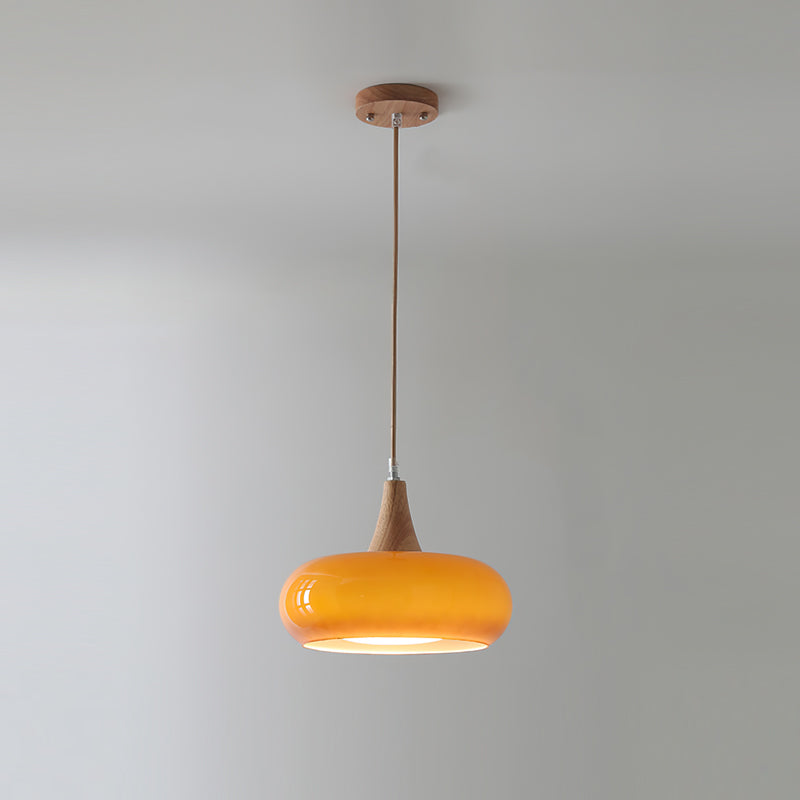 Lampe suspendue avec poutre en bois et abat-jours en verre