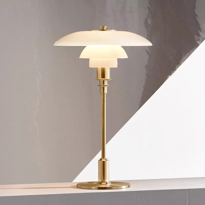 Lampe de table design danoise fine et minimaliste