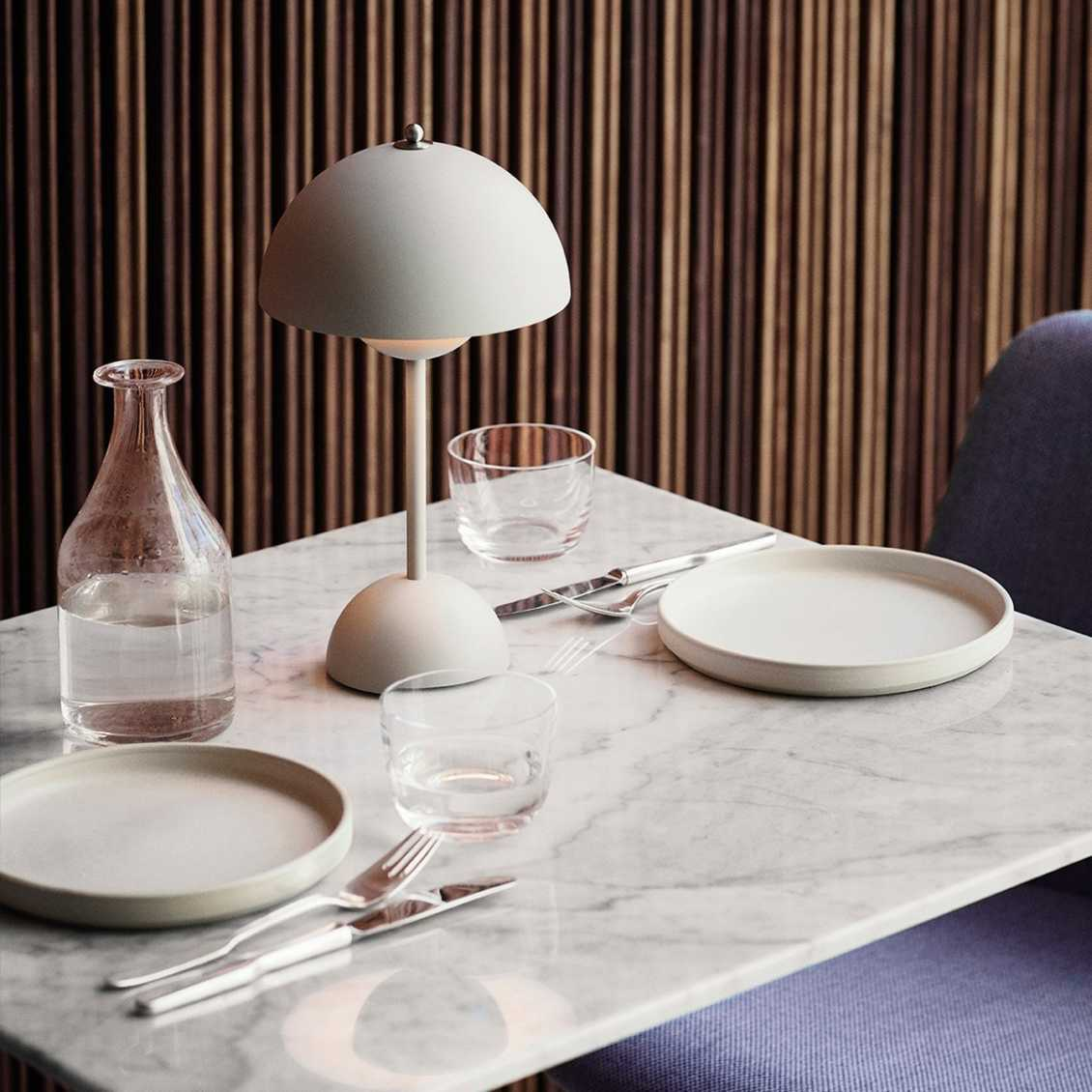 Lampe de table LED champignon minimaliste