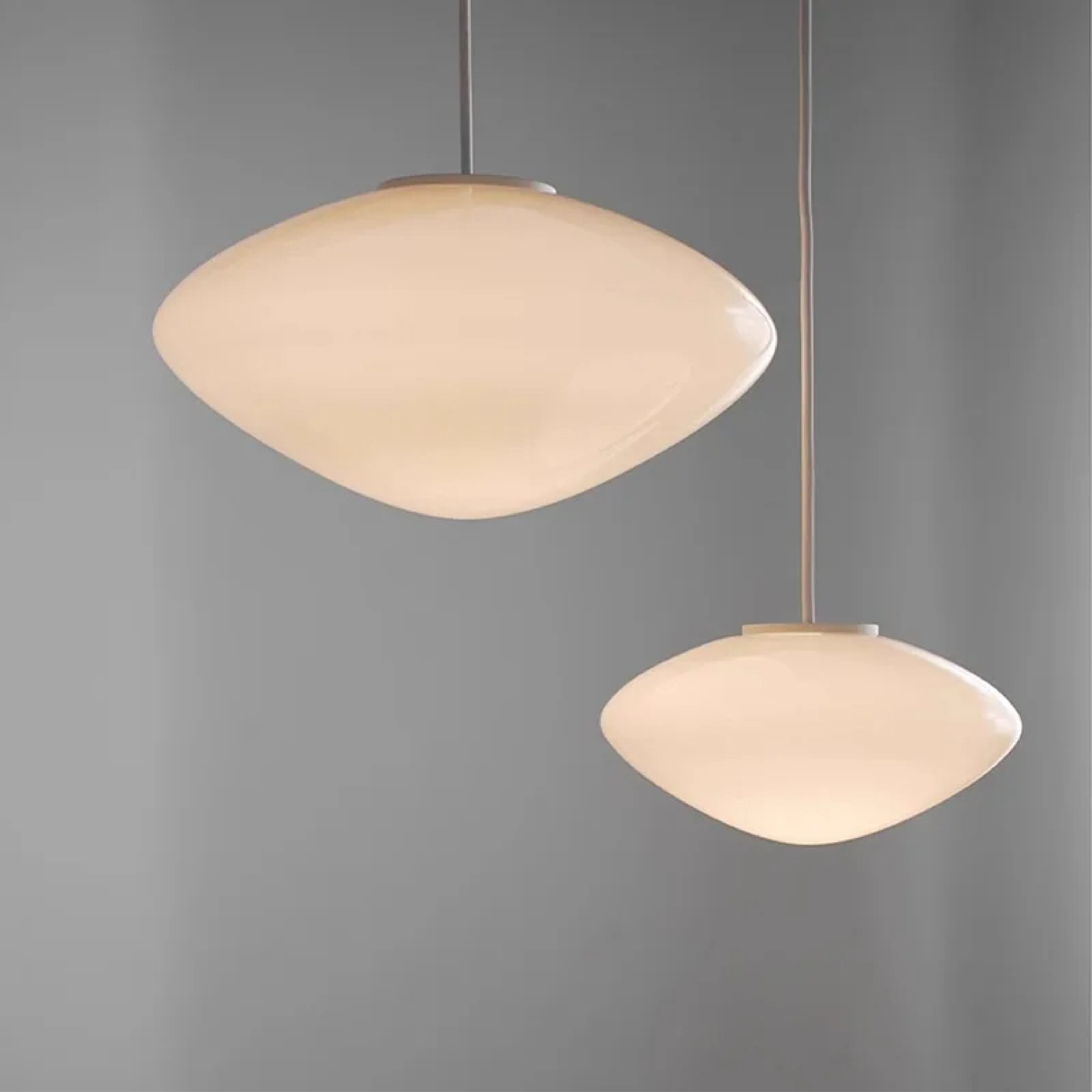 Lampe suspendue danoise minimaliste en verre opale